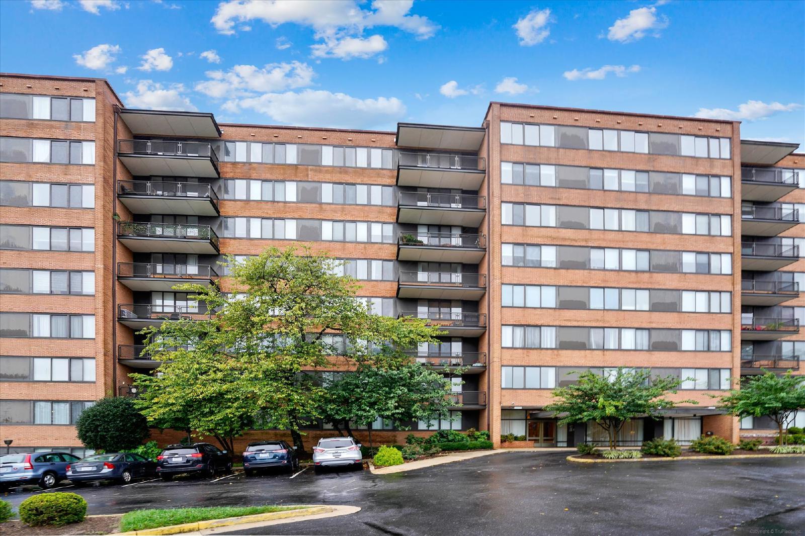 4390 Lorcom Ln Apt 601