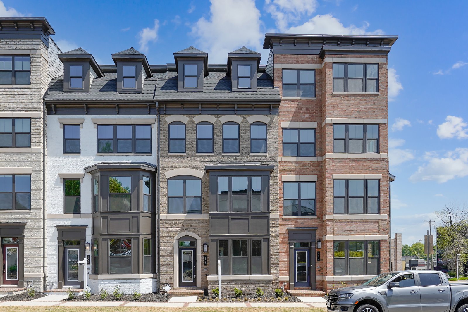 103 Pleasant St NW